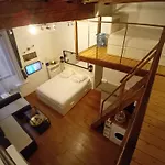 לינה וארוחת בוקר La Loge Du Vieux ליון