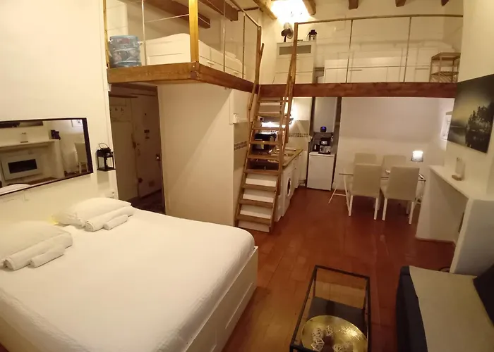La Loge Du Vieux Oda ve Kahvaltı Lyon